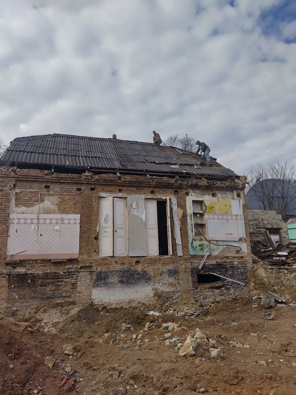 Демонтаж цегляного будинку — поетапна розборка стін