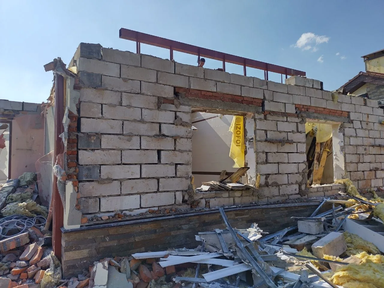 Вивезення сміття вантажівкою — об'єкт здано чистим